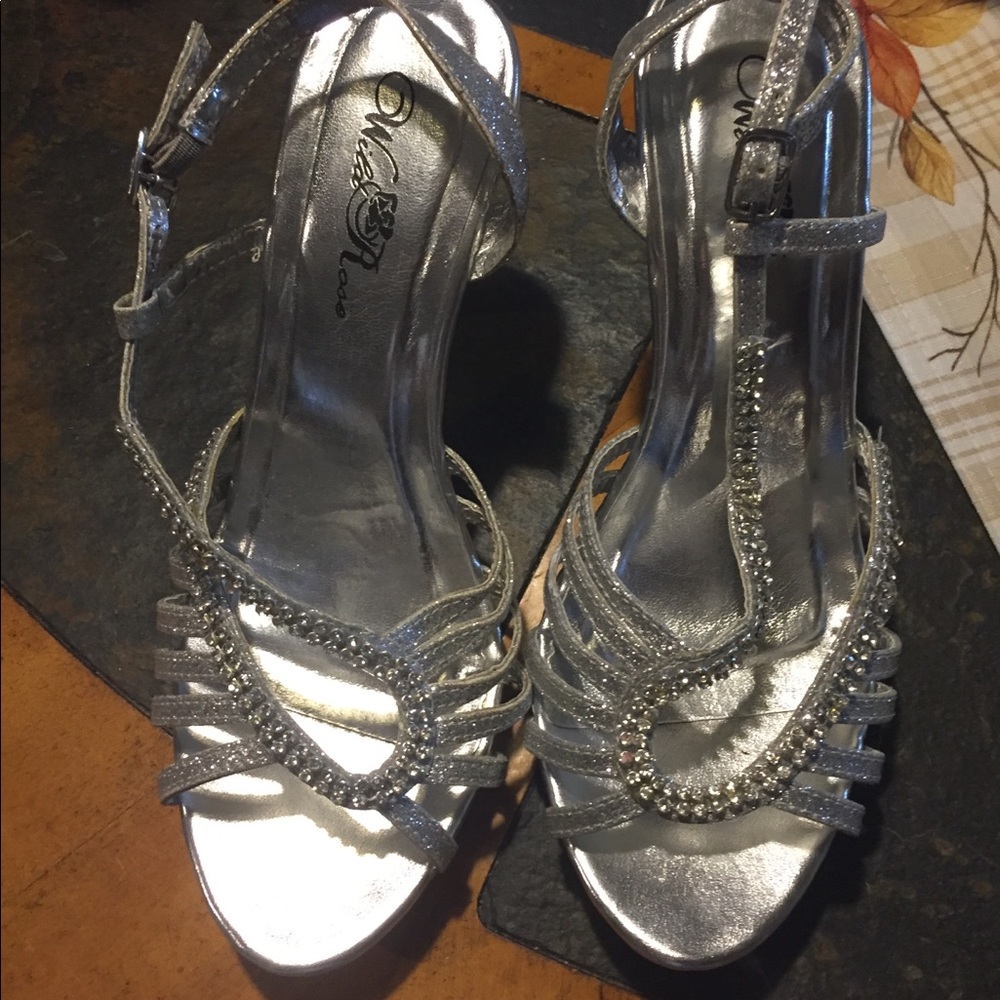 Shoes - Picture 4 of 4